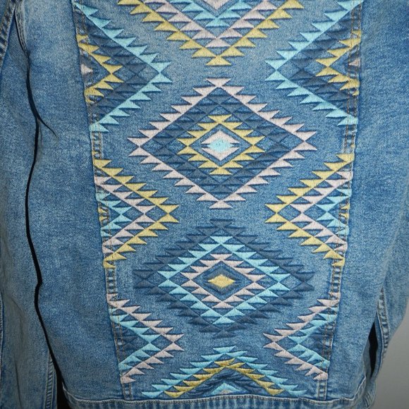 Driftwood Embroidered Denim Jean Jacket Light Wash Aztec Design 🆕NWT - Picture 8 of 14